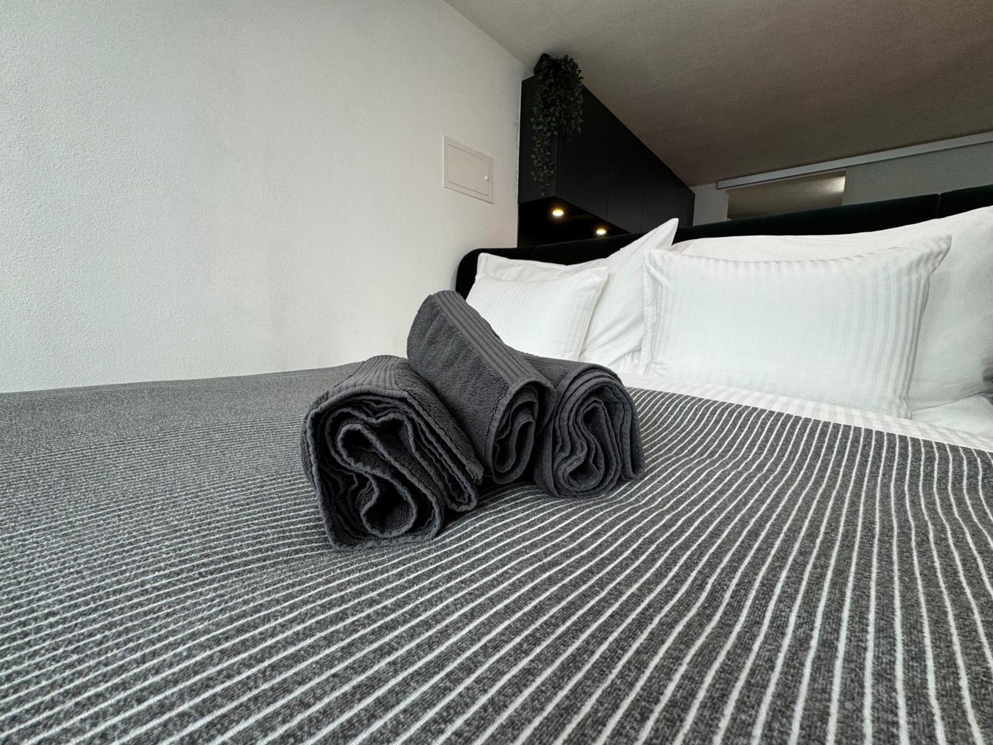 Appartement Au Rez-De-Chaussee En Vieille Ville De Porrentruy Exterior foto